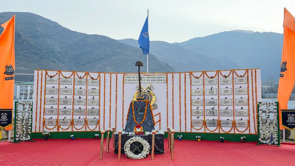 पुलवामा हमले के शहीदों को पीएम मोदी की श्रद्धांजलि, बोले- भारतीयों को प्रेरित करता है उनका साहस