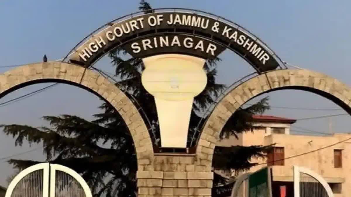 बच्चों की किताबें, बर्तन, कपड़े वाले घर को सील किया, हाई कोर्ट ने जिला मजिस्ट्रेट को लगाई फटकार