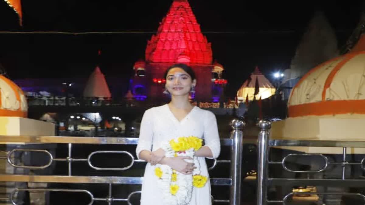 फिल्म अभिनत्री मेधा शंकर बाबा महाकाल की शरण में, 2 घंटे तक की शिव आराधना