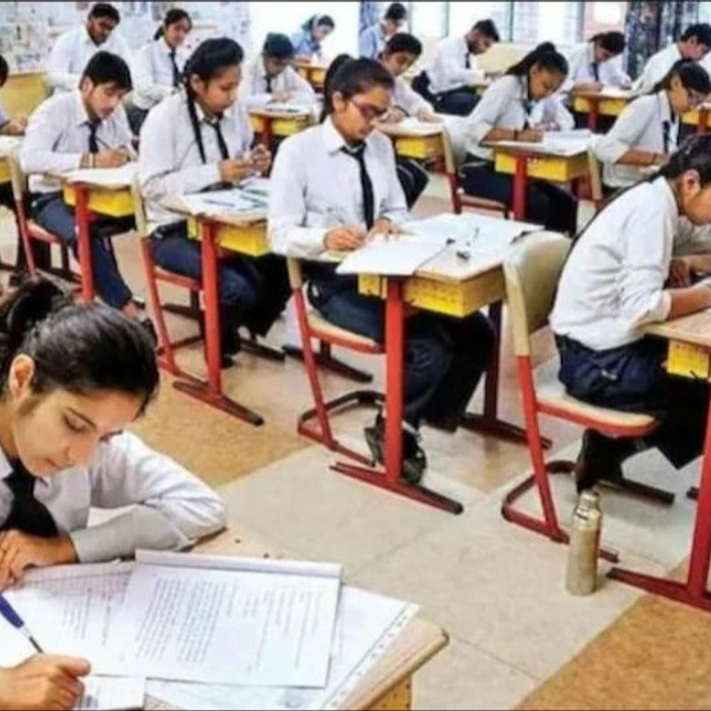 अयोध्या बोर्ड परीक्षा को लेकर सख्ती:केंद्रों के आसपास लाउडस्पीकर पर रोक, सीसीटीवी व पावर बैकअप अनिवार्य