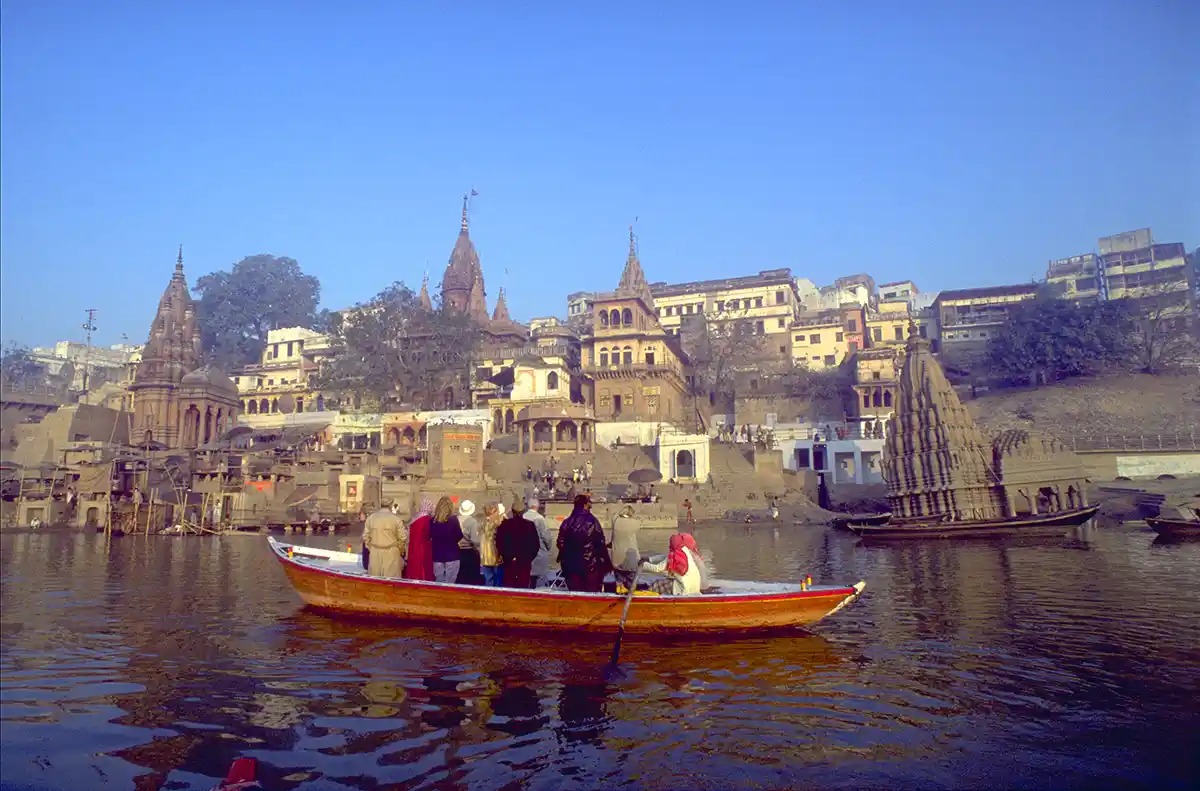 लूट सके तो लूट: न नक्शा न स्वीकृति करोड़ो की सम्पत्ति हड़प गया बाबू