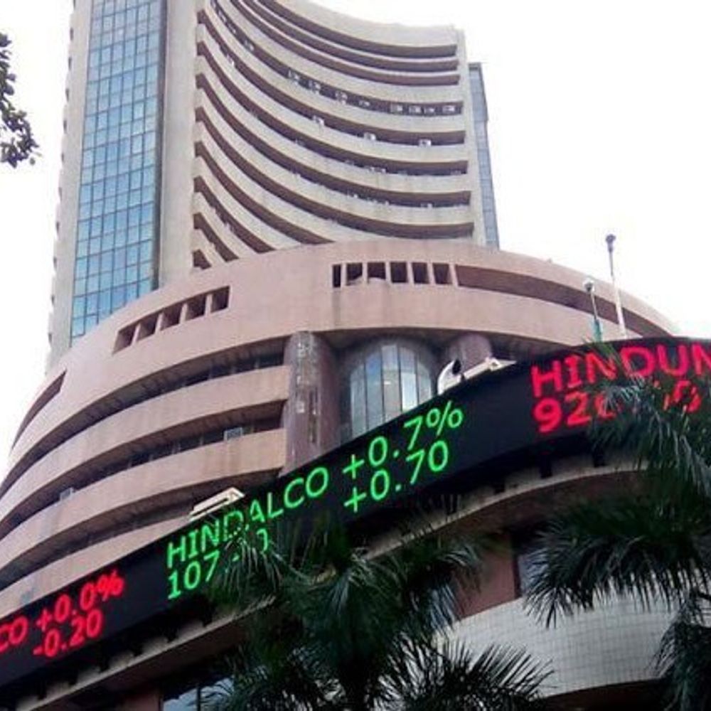 शेयर बाजार में फ्लैट कारोबार:सेंसेक्स 83,400 और निफ्टी 25,700 पर आया, बैंकिंग और FMCG शेयर्स में बढ़त