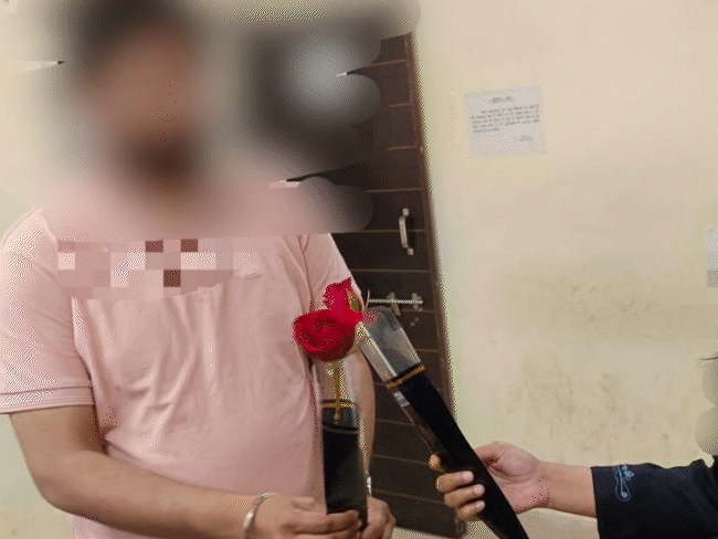 इंदौर की फैमिली कोर्ट में मना वैलेंटाइन डे:फिर साथ हुए डॉक्टर और इंजीनियर; जज की पहल पर वापस ली तलाक की याचिका