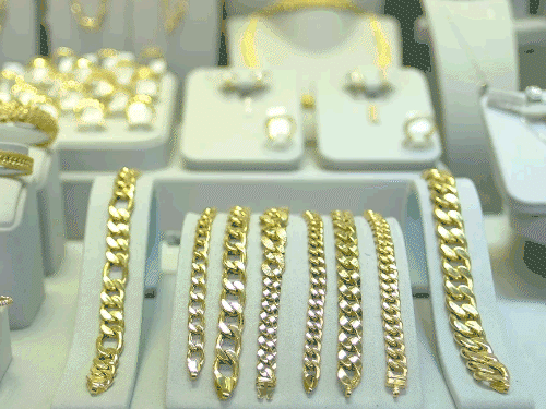 चांदी 4 दिन में ₹32,169 सस्ती, ₹2.34 लाख पर आई:सोने की कीमत में ₹6,127 की गिरावट, ऑल टाइम हाई से ₹25 हजार सस्ता हुआ
