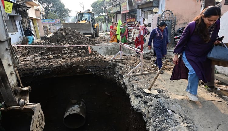Haldwani: 129 किमी सड़कें खोदकर एक लाख से अधिक लोगों को भगवान भरोसे छोड़ा, बच्चों से लेकर बुजुर्ग तक परेशान