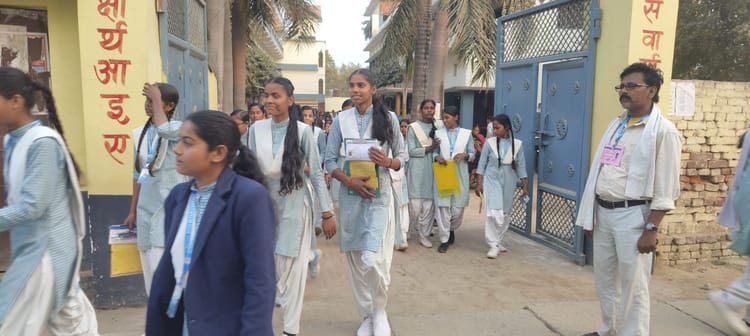 Mau News: यूपी बोर्ड की परीक्षा 4607 विद्यार्थियों ने छोड़ी
