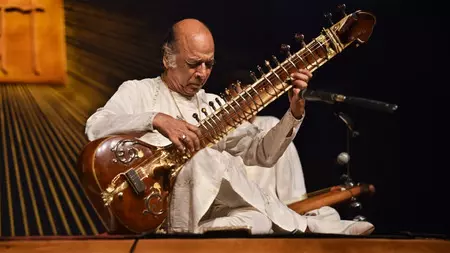आफताब-ए-सितार: कड़ी मेहनत से दुनियाभर में बिखेरा सितार का जादू, रियाज के वक्त कट जाती थीं उंगलियां