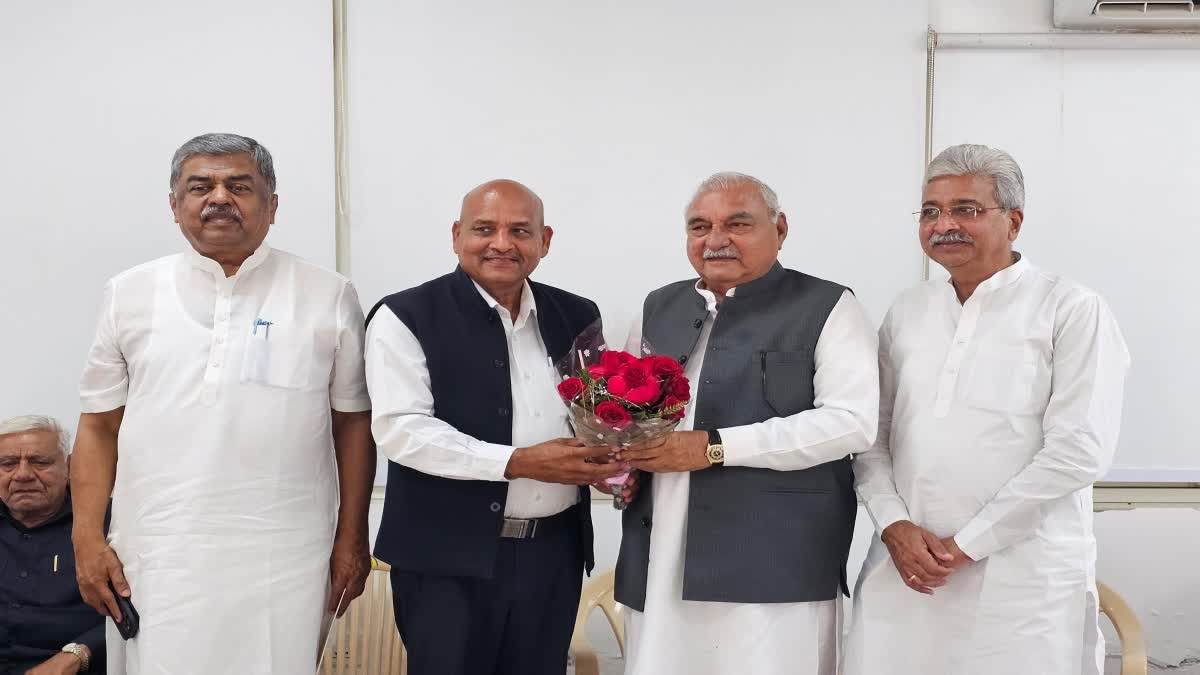 हरियाणा कांग्रेस राज्यसभा उम्मीदवार कर्मवीर सिंह बोध ने दाखिल किया नामांकन, भूपेंद्र हुड्डा बोले- 'सभी 37 विधायक एक साथ'