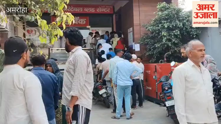 गैस सिलिंडर लेने के लिए झेल रहे परेशानी