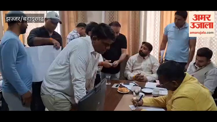 बहादुरगढ़ में डीसी दरबार में विधवाओं व बुजुर्गों की गुहार, महीनों से बंद पेंशन से बढ़ी परेशानी