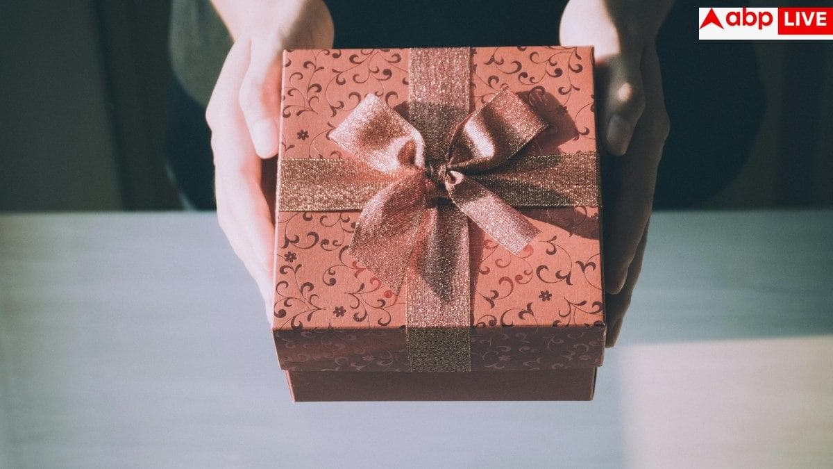 Women’s Day Gift Ideas: मां-बहन हो या बीवी-बेटी और फ्रेंड, विमेंस डे पर दें ये शानदार गिफ्ट तो हो जाएंगी खुश