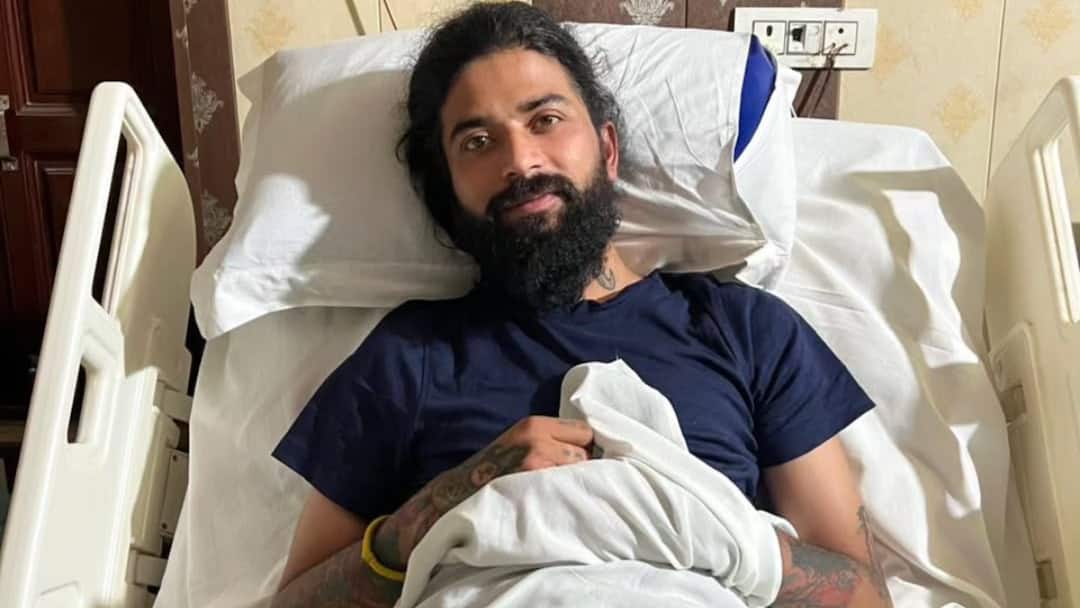 'एक अनाथ हूं आज...', आईसीयू से बाहर आते ही अनुराग डोभाल ने किया इमोशनल पोस्ट