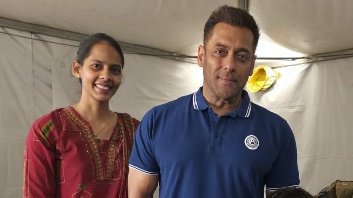 अस्पताल में पिता सलीम खान, टेंशन के बीच शूट कर रहे सलमान, फैंस से मिले