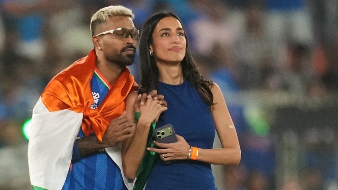 तिरंगा लपेटकर हार्दिक ने माहिका संग किया डांस, ईशान किशन भी थिरके