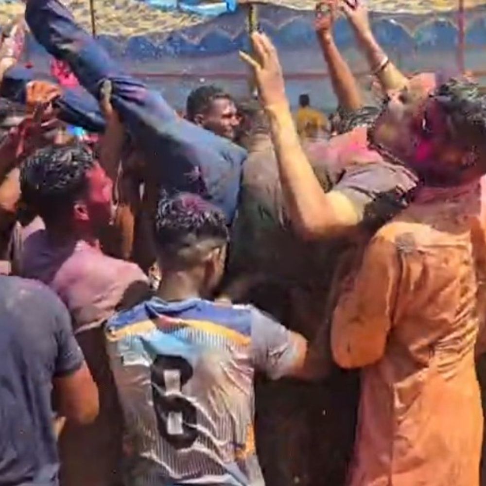 कोंडागांव पुलिस परिवार की होली में एसपी को उछाला:48 घंटे की ड्यूटी के बाद जवानों ने परिवार संग उमंग के साथ मनाया उत्सव