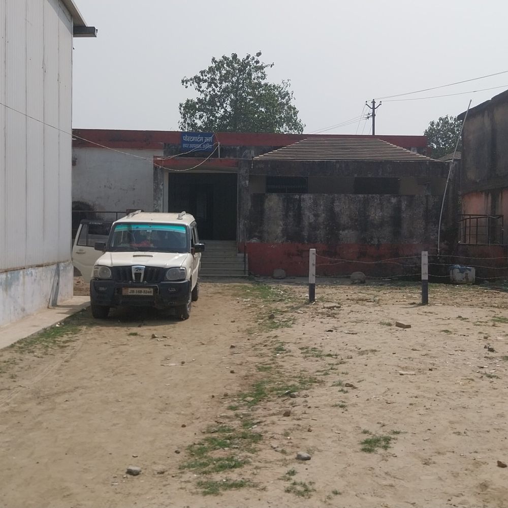 अररिया में किसान की करंट लगने से मौत:मकई के खेत में सिंचाई करते समय हादसा, ग्रामीण बोले-निचले स्तर पर लटके है तार