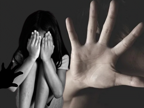 भोपाल में आठ साल की मासूम से रेप:पड़ोसी अधेड़ ने टॉफी का लालच देकर घर बुलाया, लोगों ने गंदी हरकत करते रंगे हाथ पकड़ा