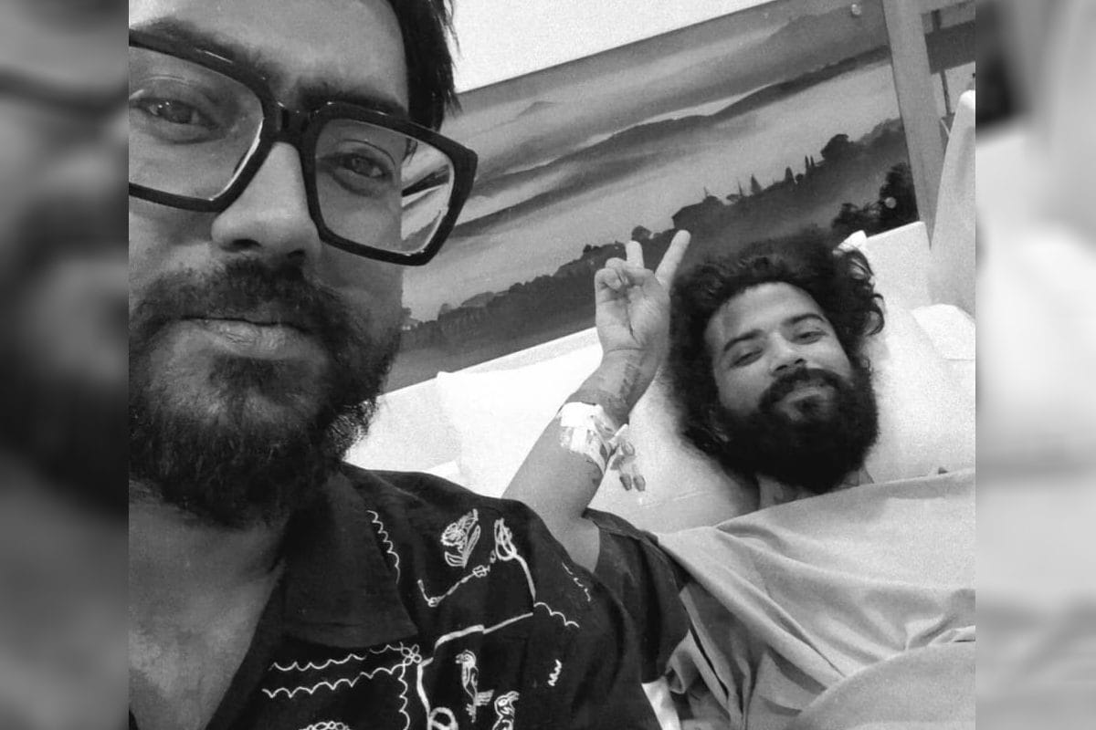 अनुराग डोभाल आईसीयू से बाहर, बेड पर लेटे-लेटे दिखाया विक्ट्री साइन, मैनेजर ने अस्पताल से दिया हेल्थ अपडेट