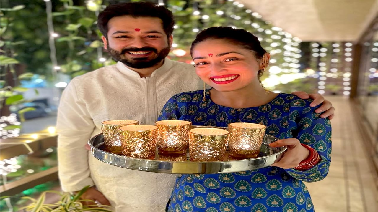 लिवइन में 'धुरंधर' हीरो, 4 बच्चों का है पिता, GF-बेटी संग दिए पोज