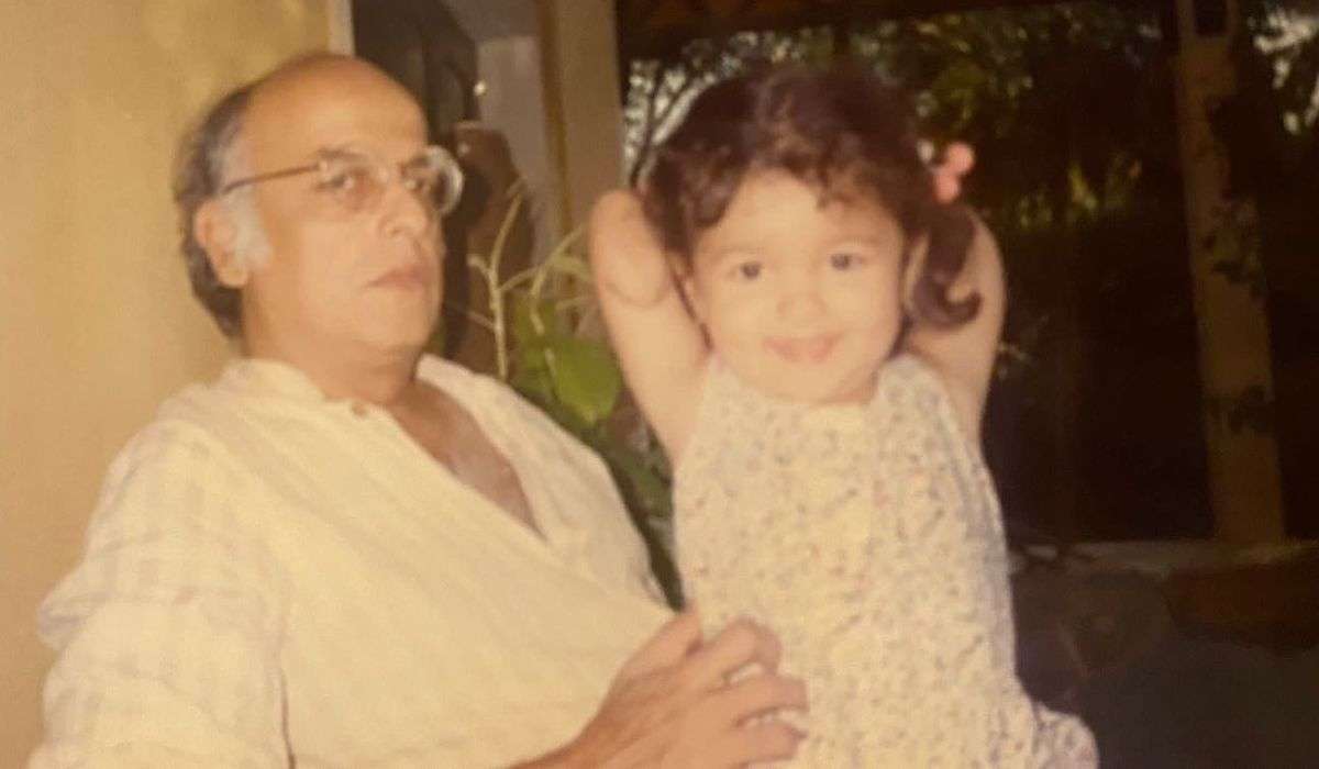 पिता थे डायरेक्शन की दुनिया के जादूगर, बेटी के नाम का चलता है सिक्का, आज सुपरस्टार्स में होती है गिनती