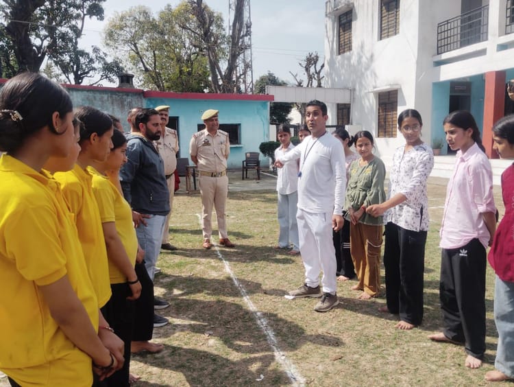 Kathua News: छात्राओं के कबड्डी, वॉलीबॉल और रस्साकशी के मुकाबले करवाए