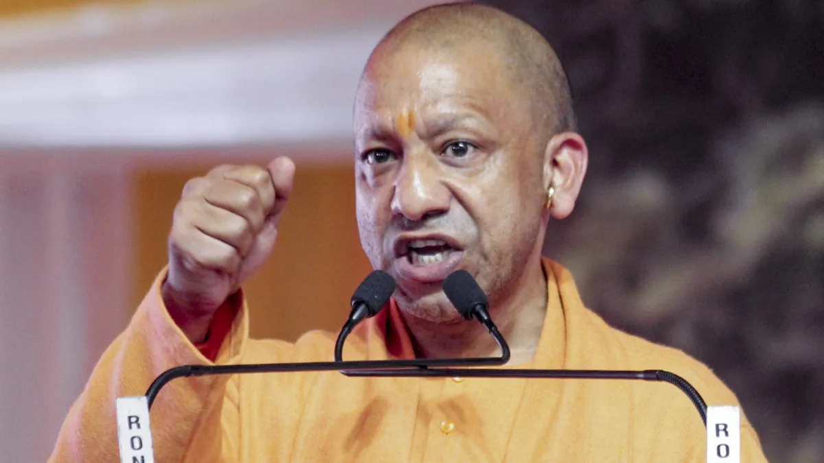 सीएम योगी की मां पर टिप्पणी को लेकर विवाद बढ़ा, मौलाना के खिलाफ FIR दर्ज
