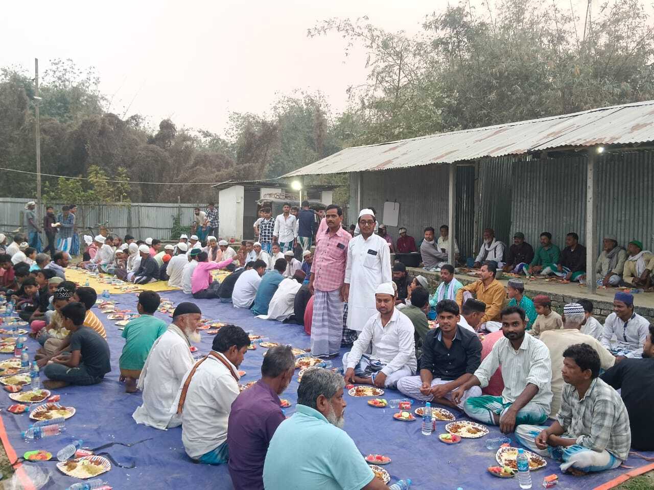 हरलगा मजार शरीफ में दावत ए इफ्तार का आयोजन