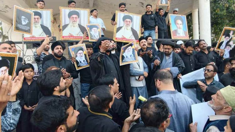 UP Muslims Protest : खामेनेई की माैत के बाद शिया समुदाय में आक्रोश, रामपुर और सैदनगली में भी विरोध-प्रदर्शन