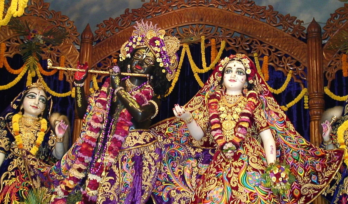 Rang Panchami 2026: जब धरती पर Holi खेलने आते हैं Gods, जानें कृष्ण-राधा पूजा का Special Day