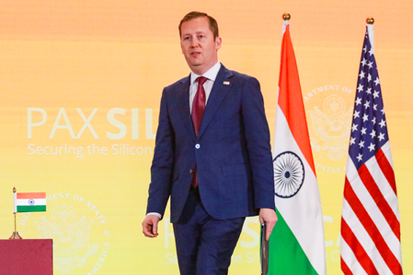 भारत दुनिया में तेल की कीमतें स्थिर रखने में अमेरिका का बहुत बड़ा साथी - राजदूत सर्जियो गोर