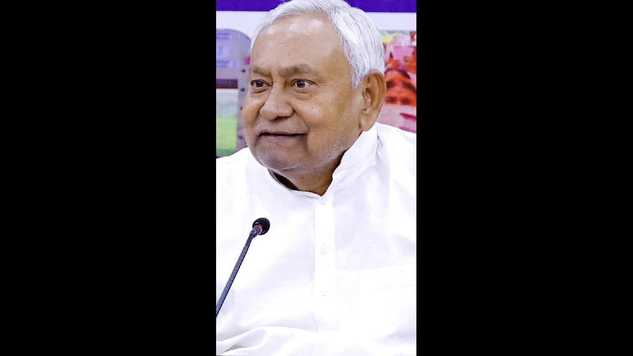 नीतीश कुमार के वो 8 फैसले जिन्होंने बिहार में महिलाओं की जिंदगी बदल दी