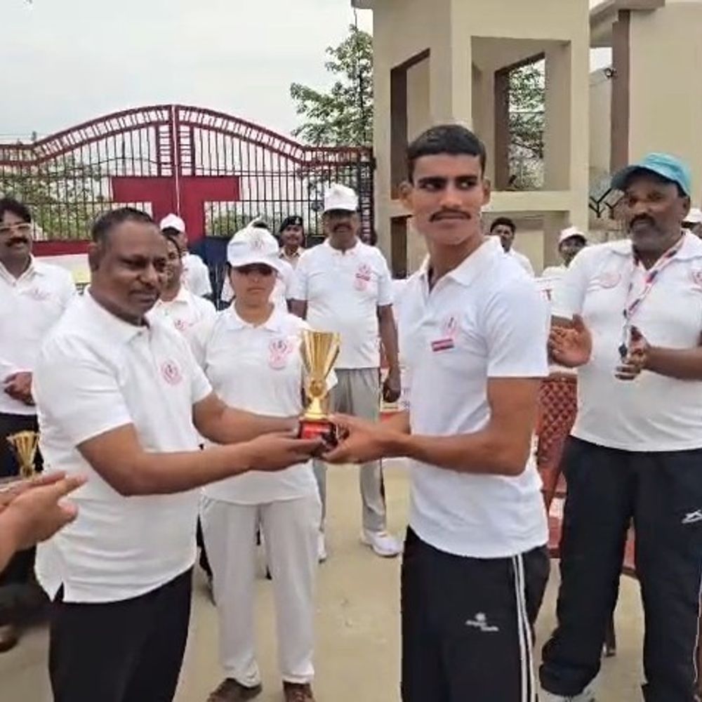 अररिया में अग्निशमन सेवा सप्ताह पर मैराथन दौड़:मॉक ड्रिल और जागरूकता अभियान का आयोजन, कहा- आग लगने के पहले पांच मिनट महत्वपूर्ण