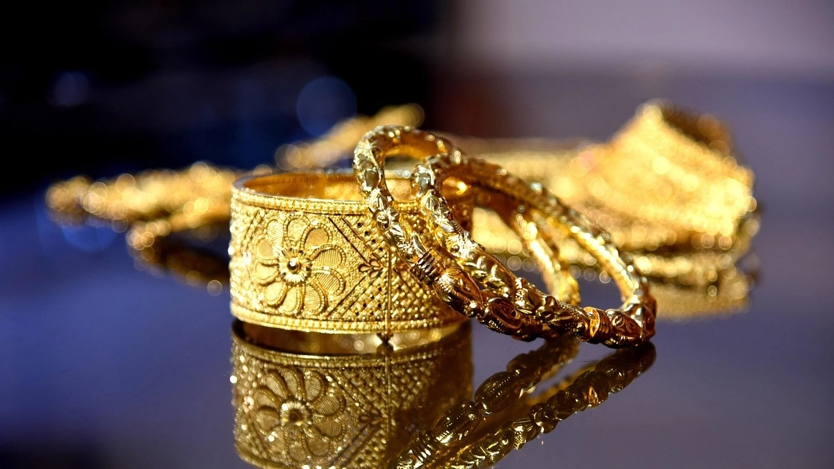 Gold Rate Today: उतार-चढ़ाव के बीच सोने की कीमतों में मामूली गिरावट, जानें दिल्ली-मुंबई समेत अन्य बड़े शहरों में आज के 22 और 24K के रेट