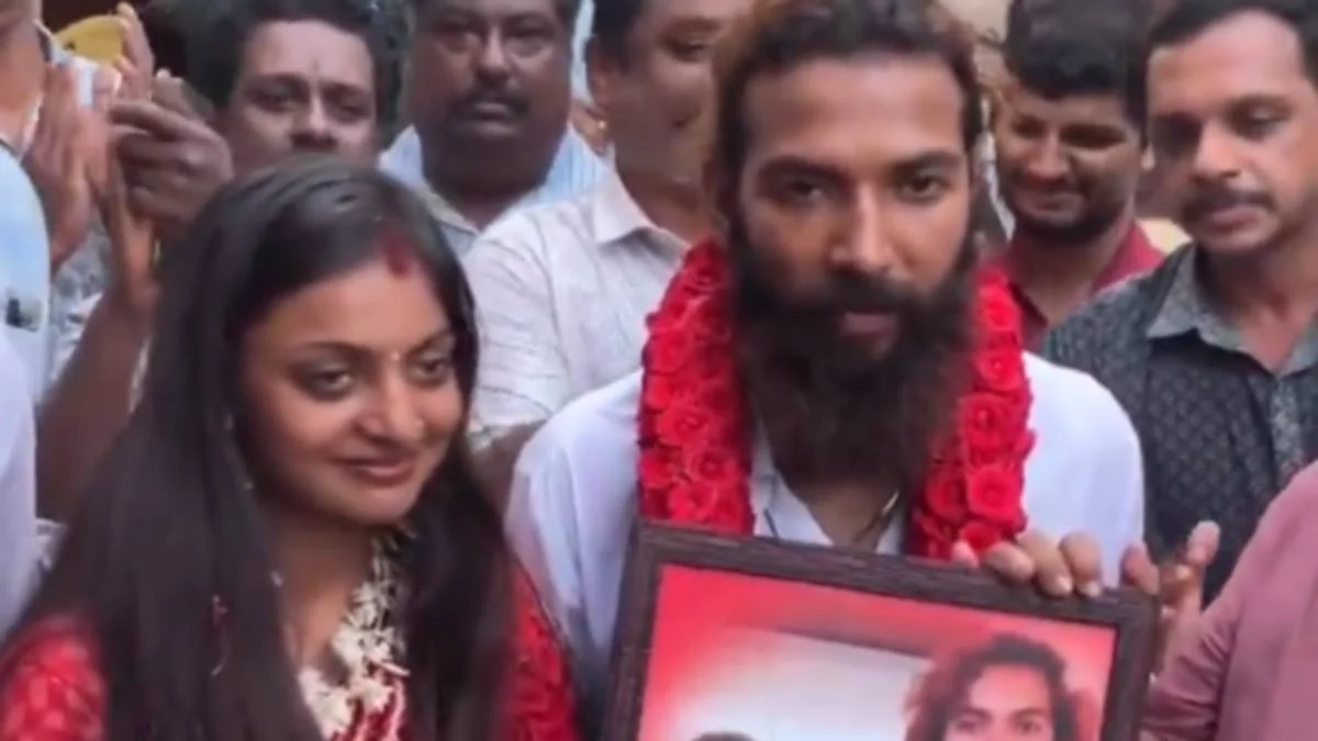 महाकुंभ की वायरल गर्ल मोनालिसा गायब! पति बोला- भाग गई, मां ने लगाया साजिश का आरोप