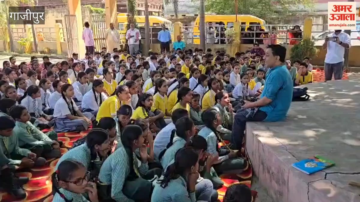 थियेटर इन एजुकेशन प्रोग्राम के तहत कलाकार ने दी प्रस्तुति, VIDEO