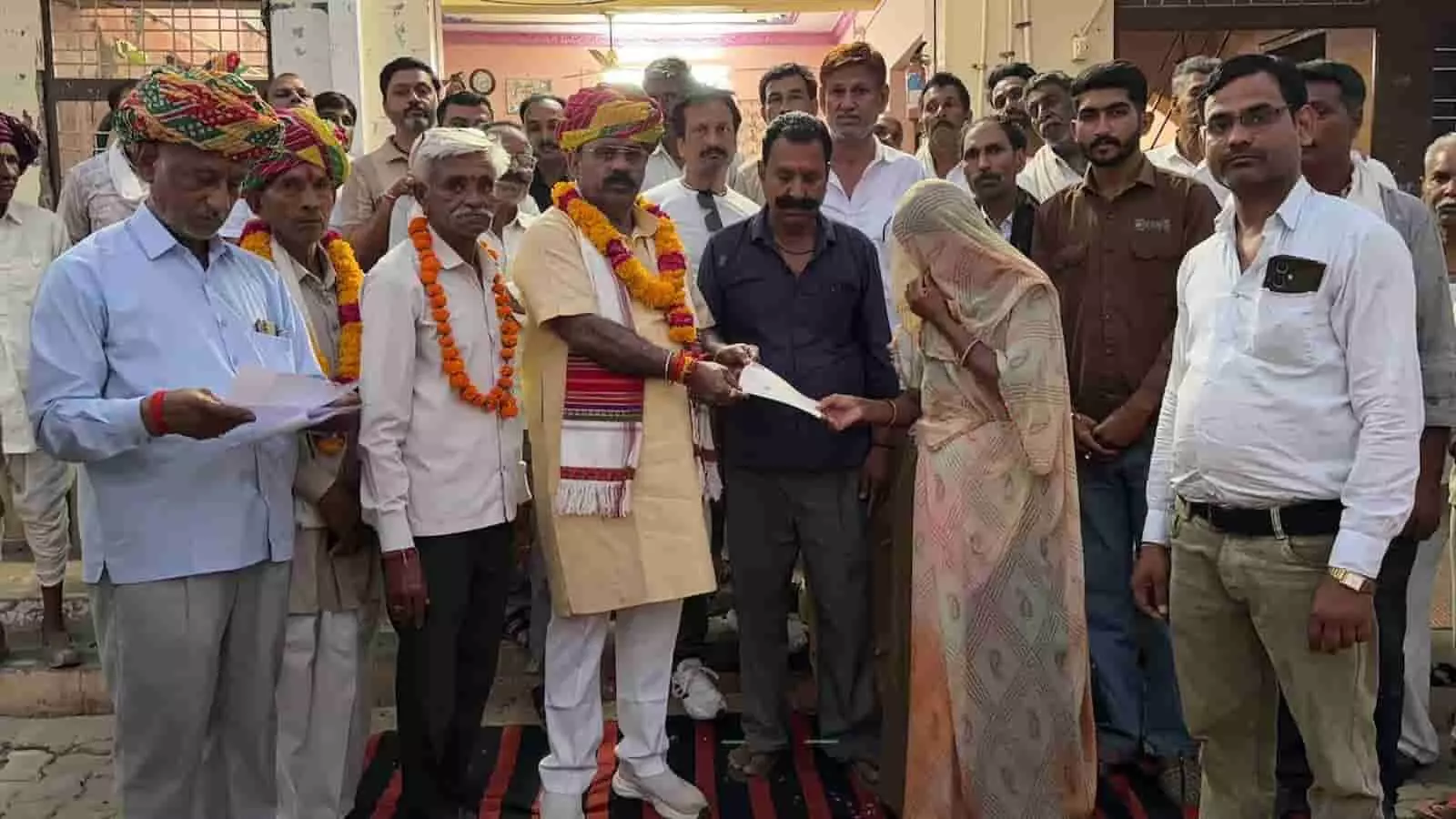 कोटा दुग्ध संघ ने दिवंगत सचिवों के परिजनों को दी 1 लाख की सहायता राशि