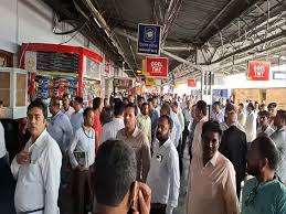 रेलवे का संडे स्पेशल अभियान: दुर्ग में गंदगी और नियमों के उल्लंघन पर चला प्रशासन का डंडा।