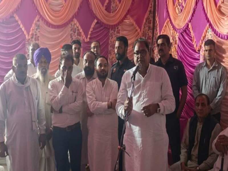 अंबाला अनाज मंडी पहुंचे अभय चौटाला, बोले-‘किसानों को फंसाने के लिए बनाए जा रहे नए नियम’