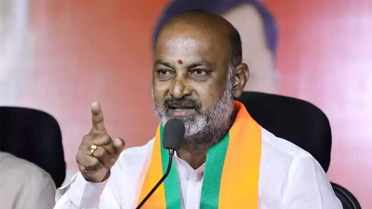 बंदी ने डीलिमिटेशन पर रेवंत से सवाल किए; झूठे डर को हवा देने के लिए कांग्रेस पर जमकर हमला बोला