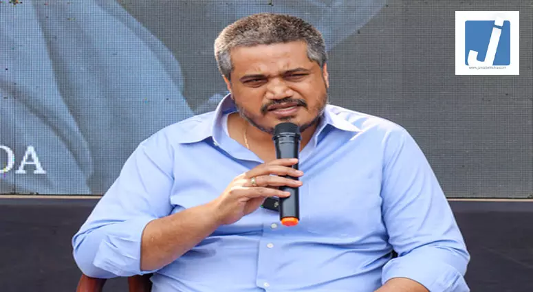 डीजीसीए अधिकारी की गिरफ्तारी पर रोहित पवार ने उठाया सवाल, बोले- 'छोटी मछली गिरफ्तार, शार्क अभी भी आजाद'