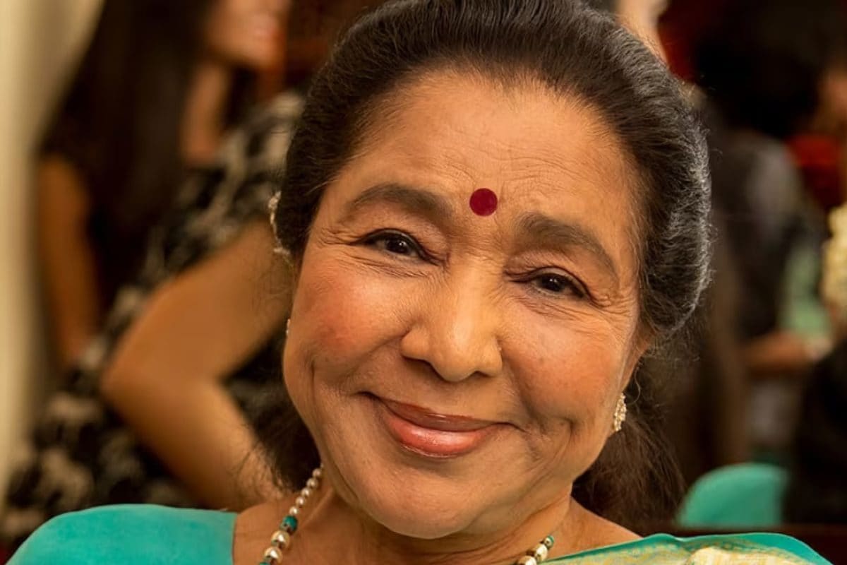 Asha Bhosle Health Live: हॉस्पिटल में चल रहा आशा भोसले का इलाज, 1100 करोड़ क्लब है 'धुरंधर 2' का अगला टारगेट