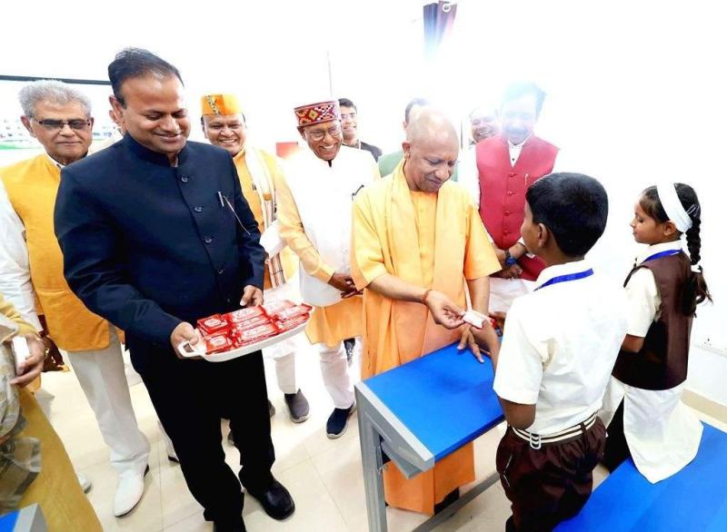 जनभवन में आदर्श माध्यमिक विद्यालय के नए भवन का भव्य उद्घाटन