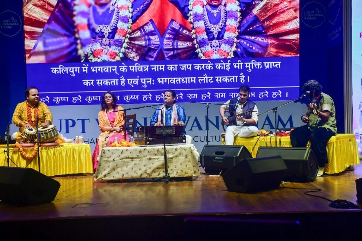 अनूप जलोटा पहुंचे जयपुर, देखे तस्वीरें