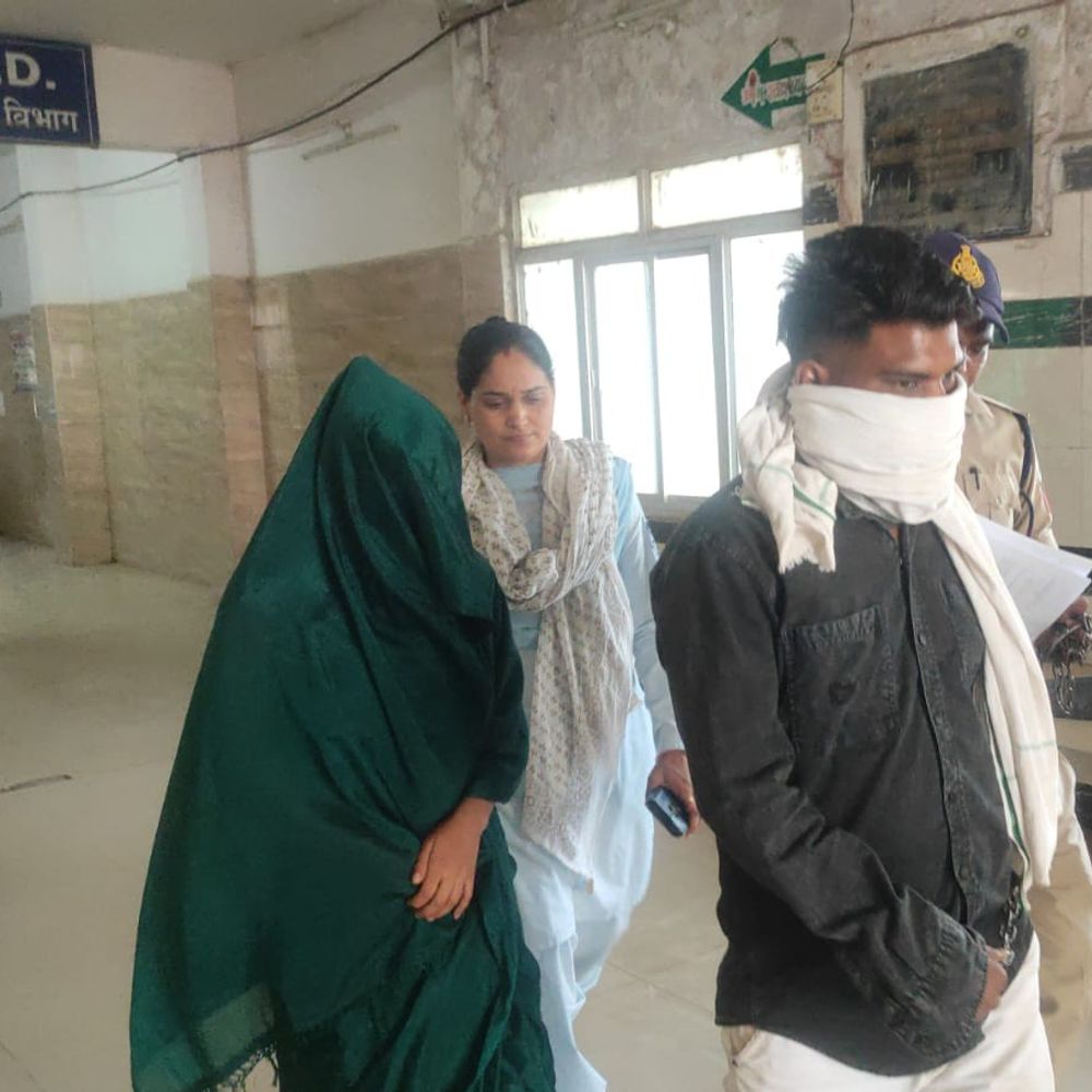 मैहर में घर में चल रही थी नशे की दुकान:पति-पत्नी गिरफ्तार, 14 शीशी कोरेक्स बरामद, सप्लायर फरार