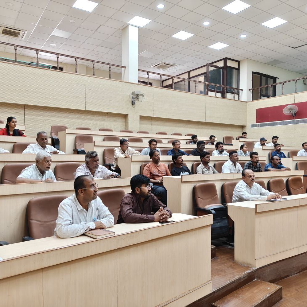 स्वच्छ भारत मिशन एंबेसडर के.के. गुप्ता ने ली बैठक:डोर-टू-डोर कचरा संग्रहण, बाजारों में सफाई को लेकर अधिकारियों को दिए निर्देश