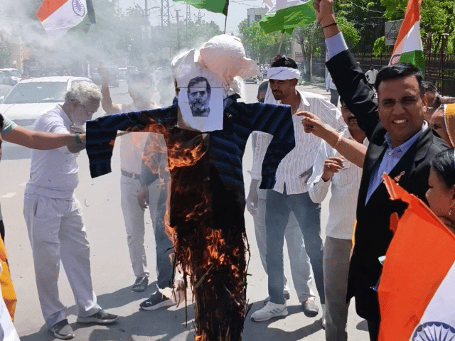 नागौर में राहुल गांधी का पुतला फूंका:भाजपा महिला मोर्चा ने किया प्रदर्शन, महिला आरक्षण बिल पास नहीं होने पर विरोध