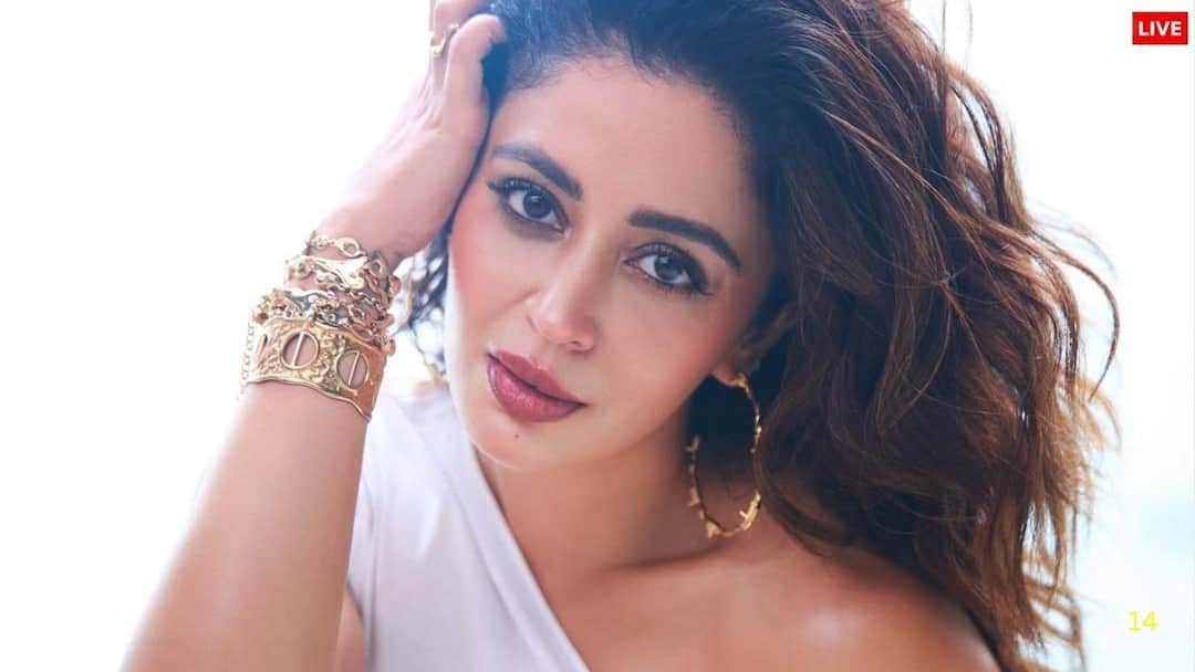 'भाबीजी घर पर हैं' फेम नेहा पेंडसे संग मुंबई के बीच सड़क पर हुई दिल दहला देने वाली घटना, बोलीं-उसने अचानक मुझे पकड़ लिया
