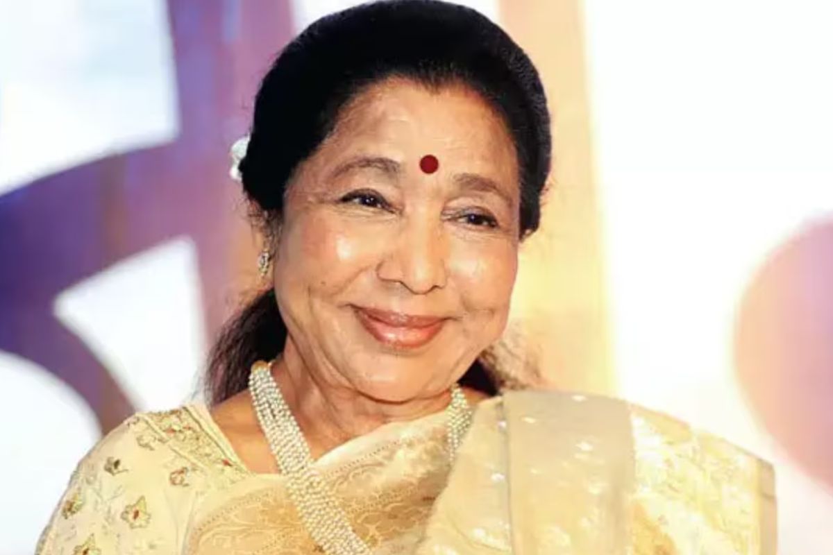 Asha Bhosle: क्यों अस्पताल में एडमिट हुईं दिग्गज गायिका आशा भोसले? पोती ने दी जानकारी