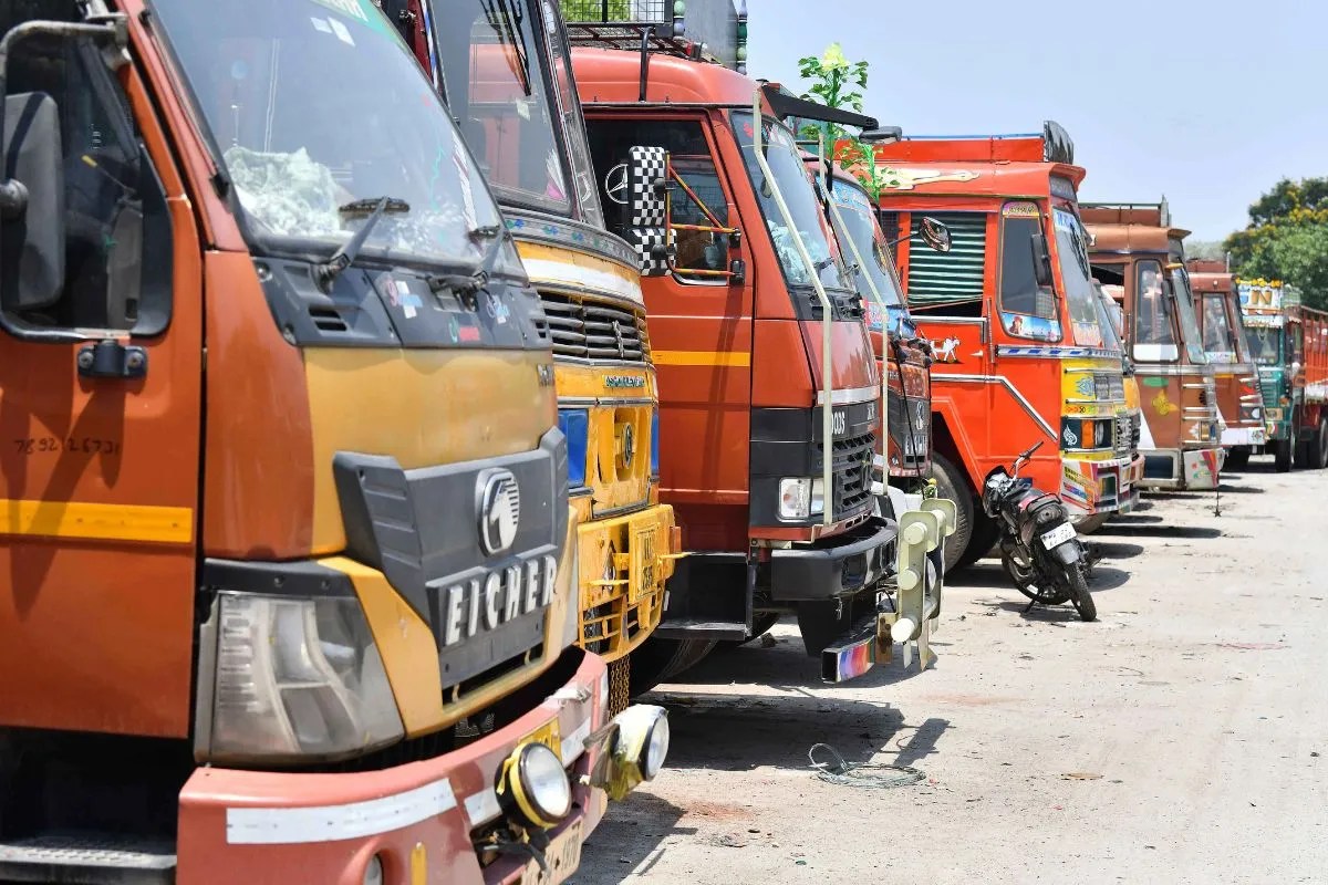 Delhi Environmental Cess Hike: दिल्ली में कमर्शियल वाहनों की एंट्री पर टैक्स बढ़ा, आज से नए रेट लागू