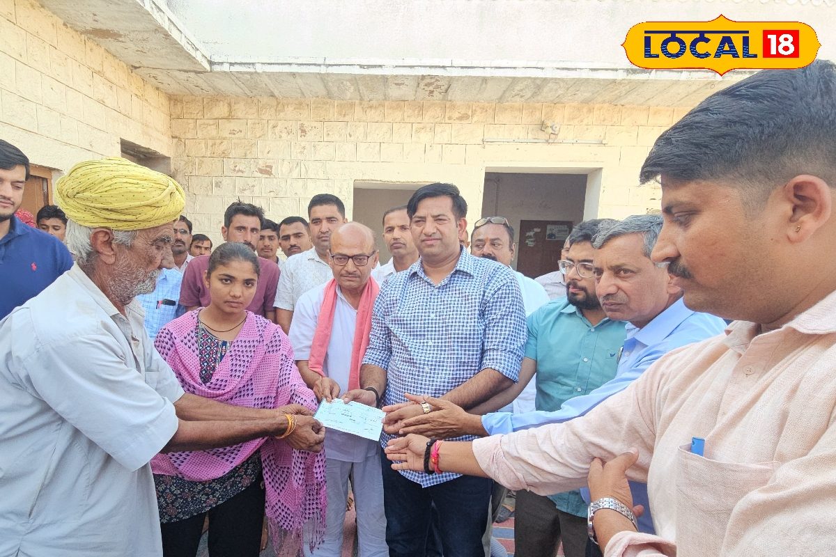 हादसे ने छीने हाथ, जज्बे ने दी उड़ान! पैरों से पढ़कर आगे बढ़ी लीला, अब मिला संघर्षों का इनाम